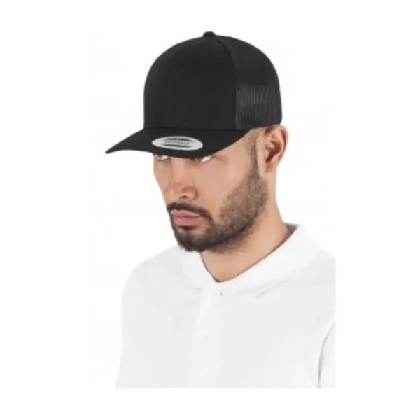 Curved peak snapback trucker cap uae